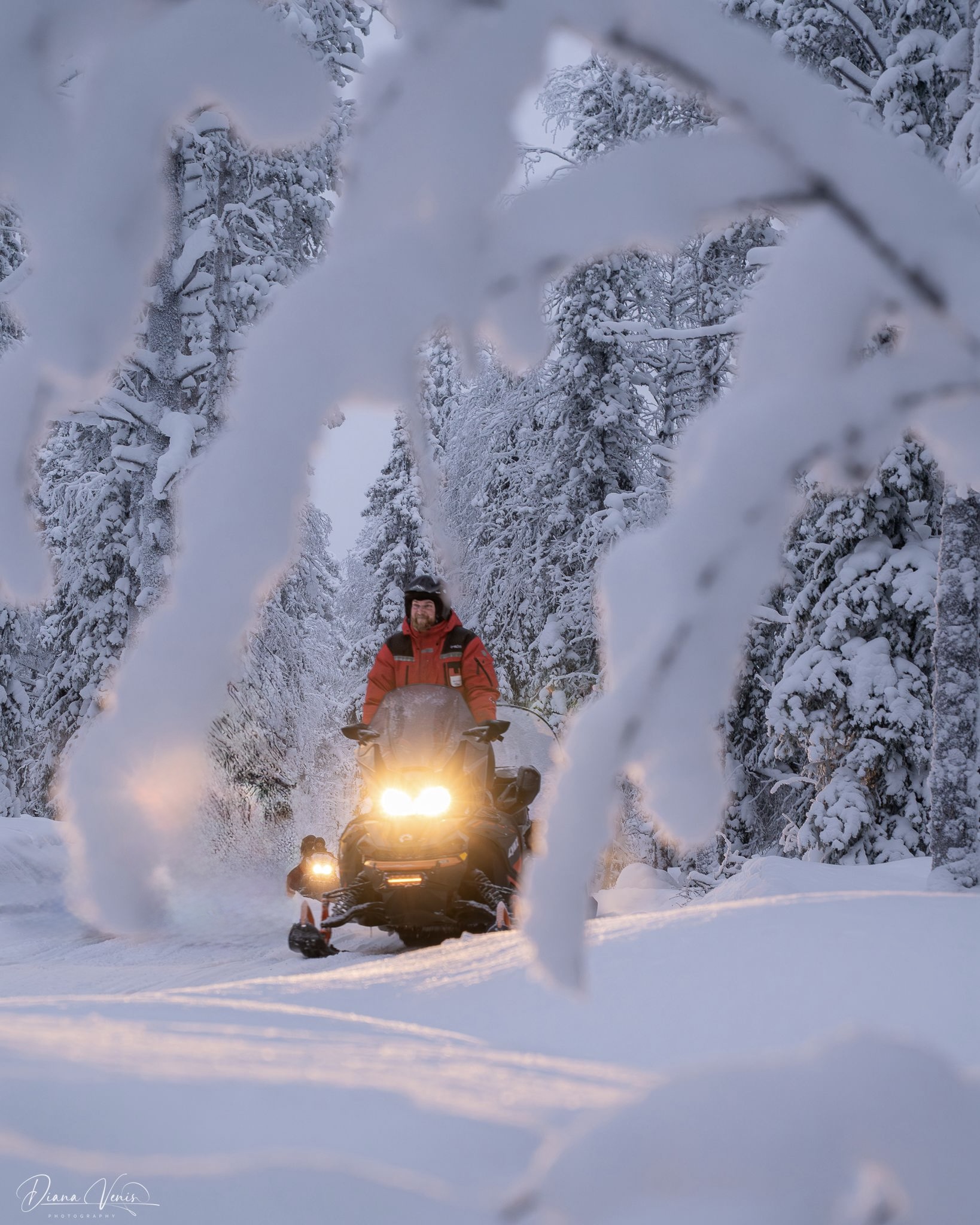 Sneeuwscootertocht Lapland | Avontuur & Safari - Crystal Times Adventures
